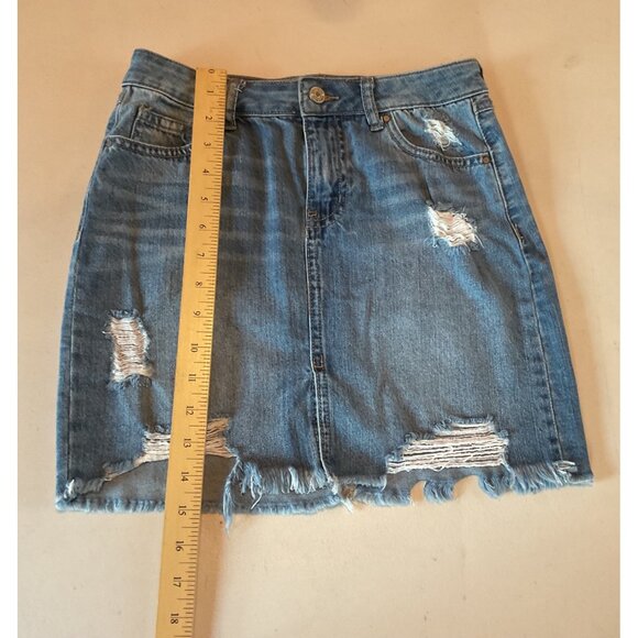 Rewash Womens Distressed Denim Mini Skirt Sz 1 waist 25 Light Wash Frayed Hem - Picture 4 of 7